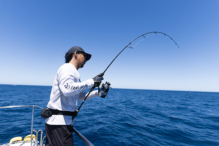 海での釣り体験の様子
